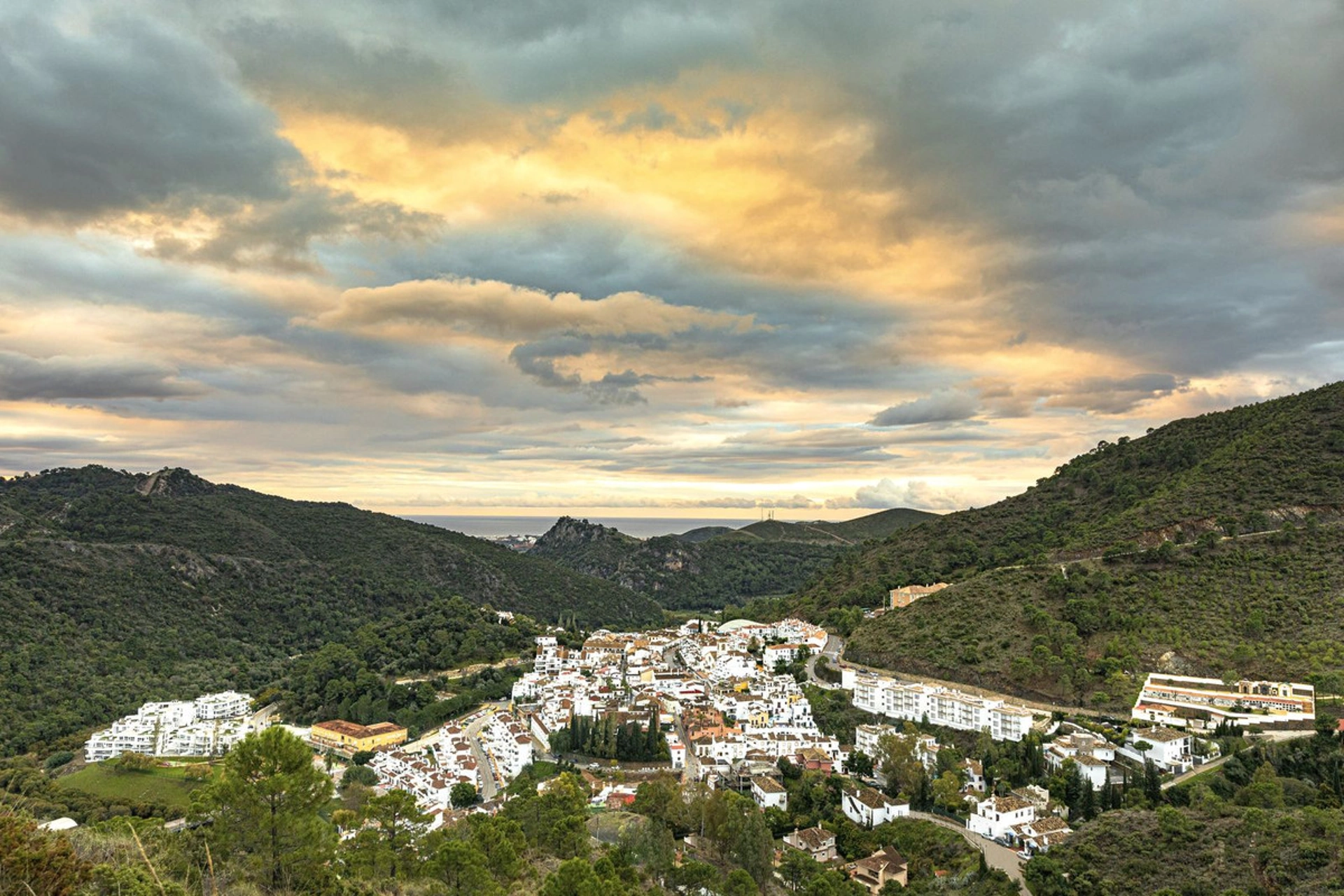 Villa for sale in Benahavis
