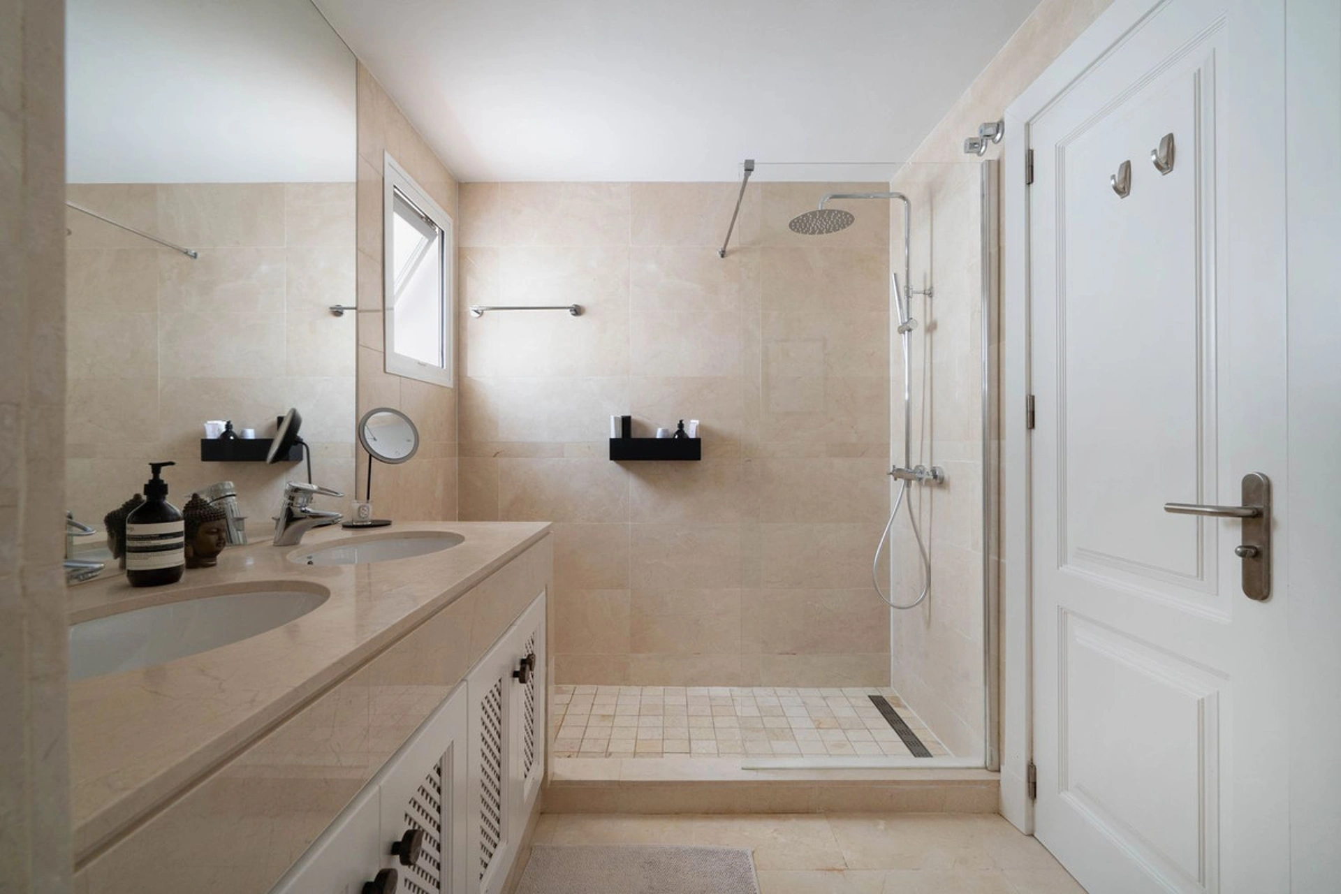 Apartamento en venta en Nueva Andalucia, Marbella