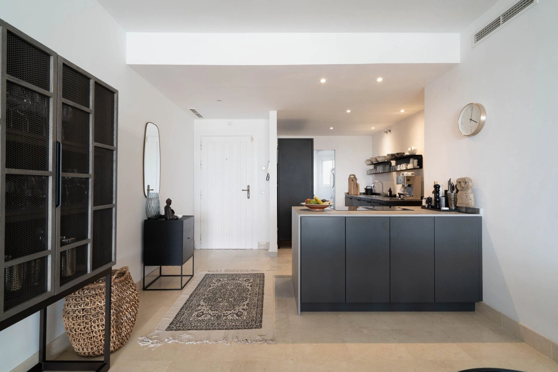Apartamento en venta en Nueva Andalucia, Marbella