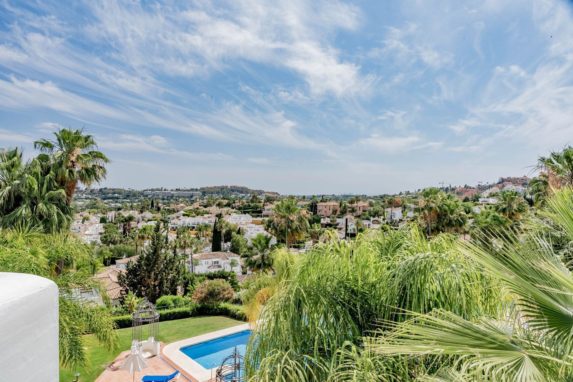 Apartamento en venta en Nueva Andalucia, Marbella