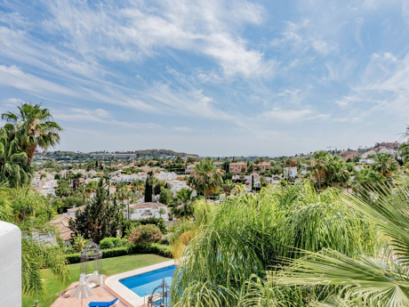 Apartment for sale in Nueva Andalucia, Marbella