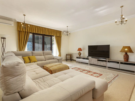 Villa for sale in La Quinta, Benahavis