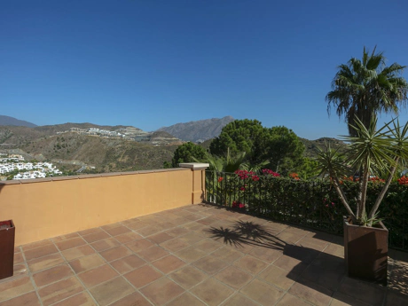 Villa for sale in La Quinta, Benahavis