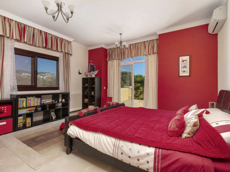 Villa for sale in La Quinta, Benahavis