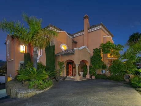 Villa for sale in La Quinta, Benahavis