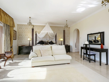 Villa for sale in La Quinta, Benahavis
