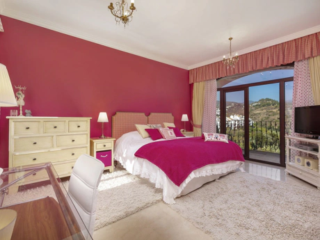 Villa for sale in La Quinta, Benahavis