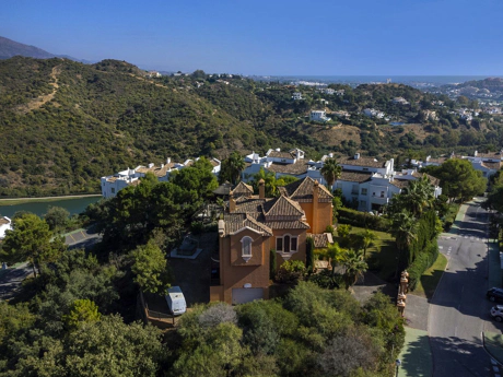 Villa for sale in La Quinta, Benahavis