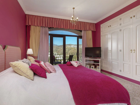 Villa for sale in La Quinta, Benahavis