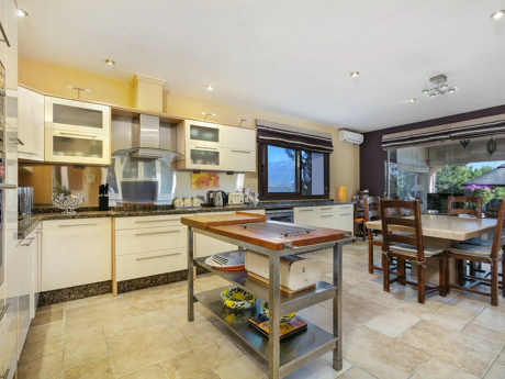 Villa for sale in La Quinta, Benahavis