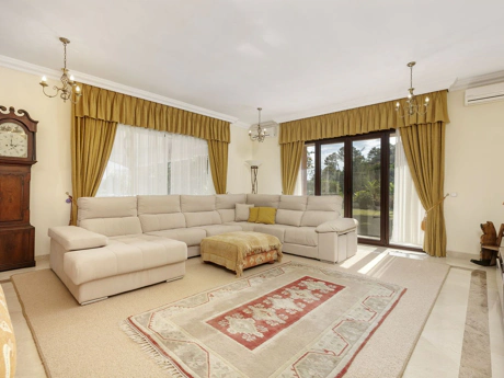 Villa for sale in La Quinta, Benahavis