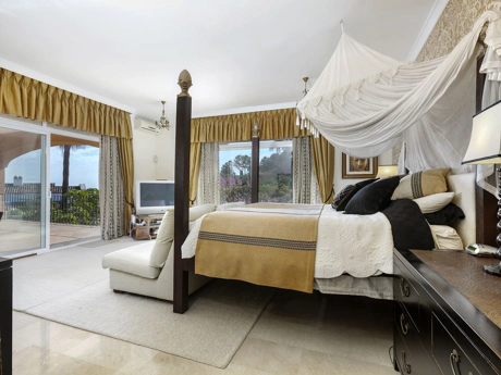 Villa for sale in La Quinta, Benahavis