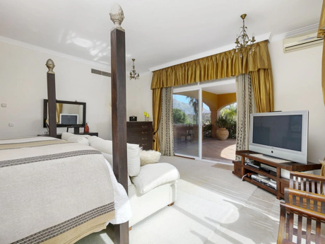 Villa for sale in La Quinta, Benahavis