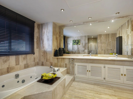 Villa for sale in La Quinta, Benahavis