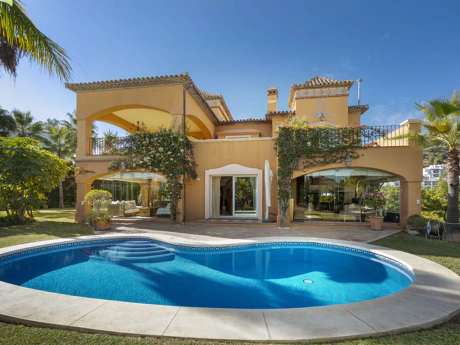 Villa for sale in La Quinta, Benahavis