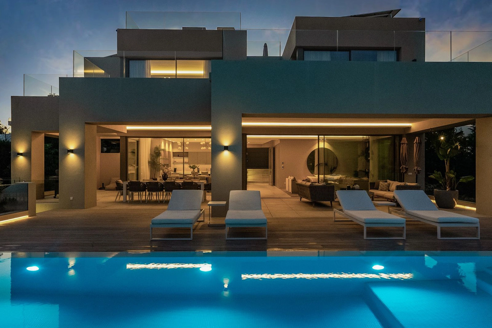 Villa en venta en Nueva Andalucia, Marbella