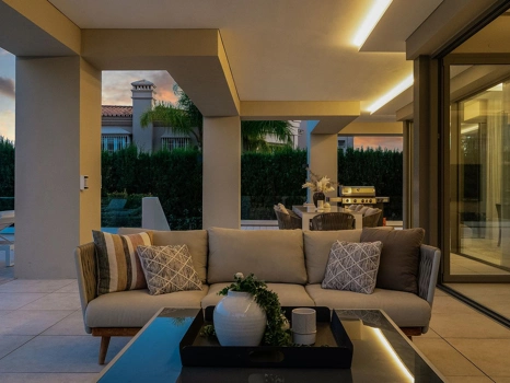 Villa en venta en Nueva Andalucia, Marbella