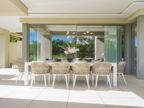Villa en venta en Nueva Andalucia, Marbella