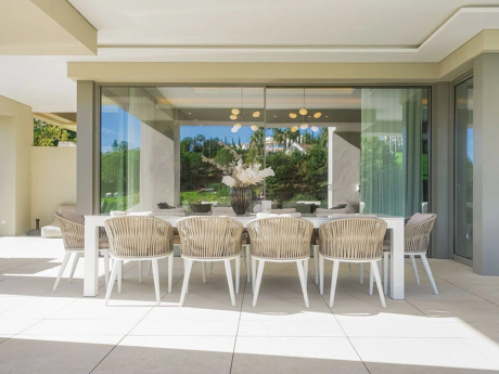 Villa en venta en Nueva Andalucia, Marbella