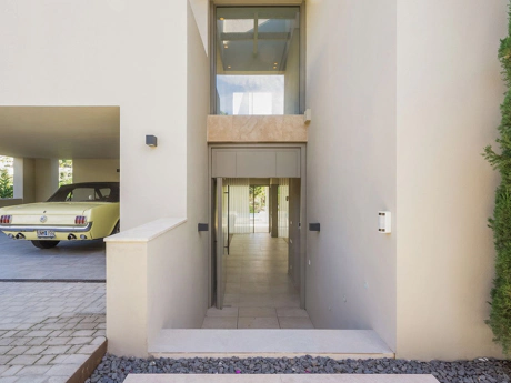 Villa en venta en Nueva Andalucia, Marbella