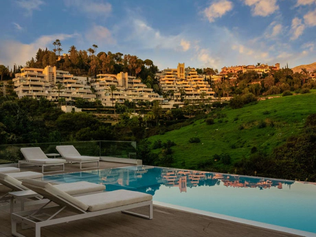 Villa en venta en Nueva Andalucia, Marbella