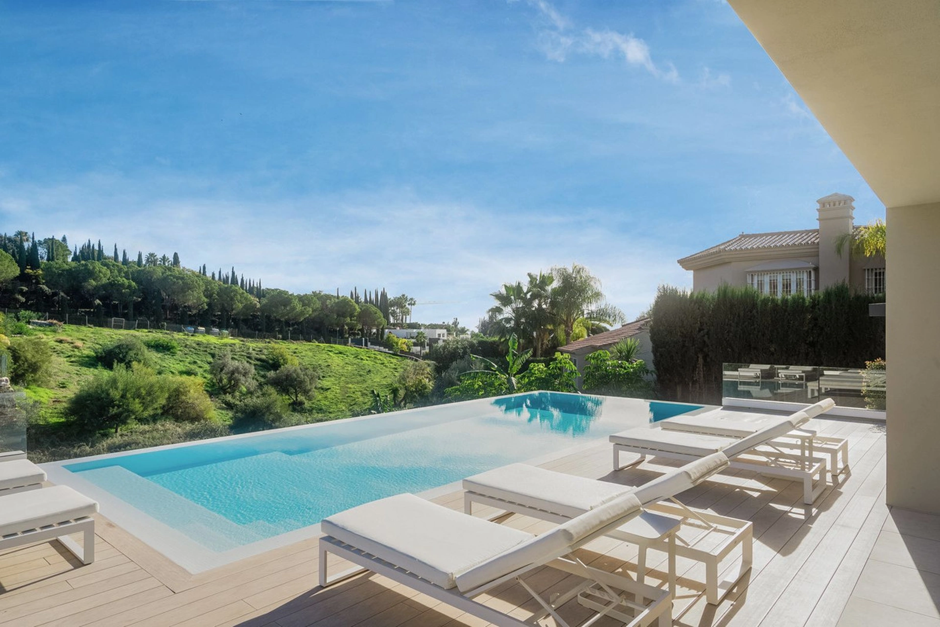 Villa en venta en Nueva Andalucia, Marbella