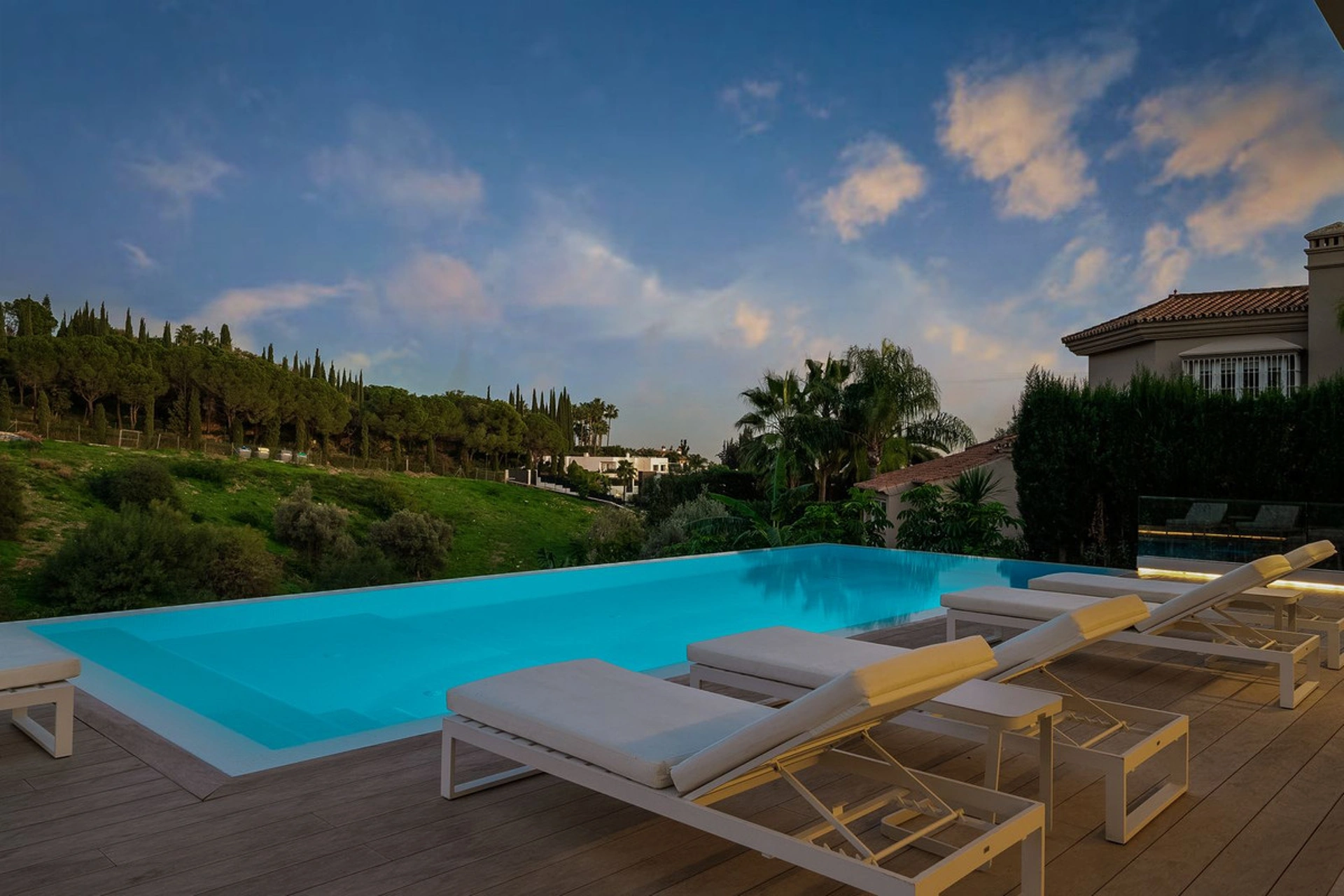 Villa en venta en Nueva Andalucia, Marbella