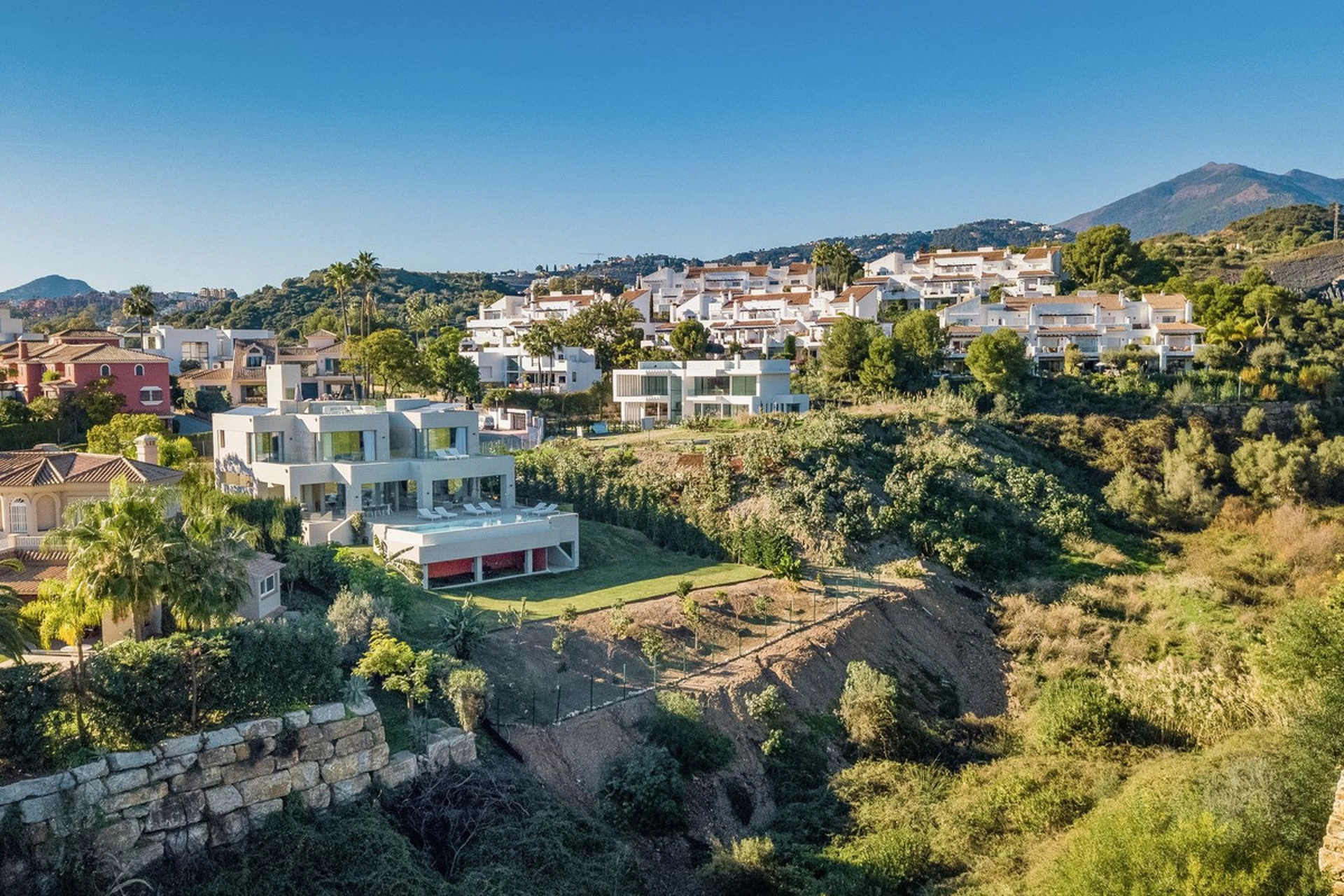 Villa en venta en Nueva Andalucia, Marbella