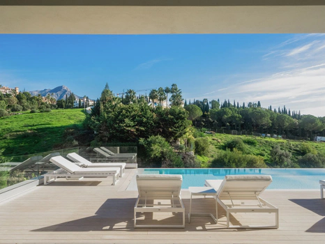 Villa en venta en Nueva Andalucia, Marbella