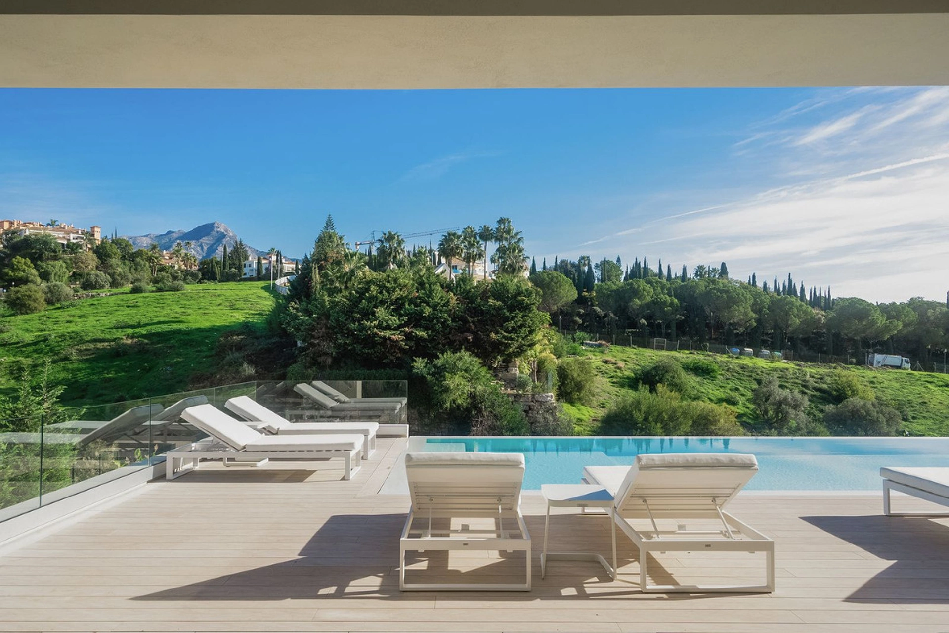 Villa en venta en Nueva Andalucia, Marbella