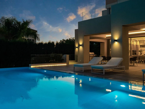 Villa en venta en Nueva Andalucia, Marbella