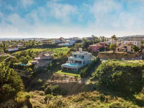 Villa en venta en Nueva Andalucia, Marbella