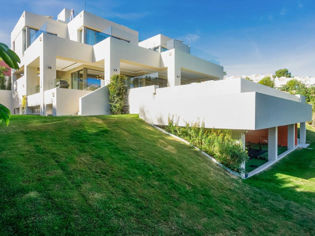 Villa en venta en Nueva Andalucia, Marbella