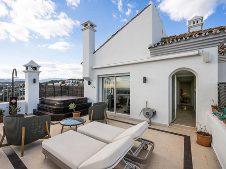 Apartment for sale in Benahavis