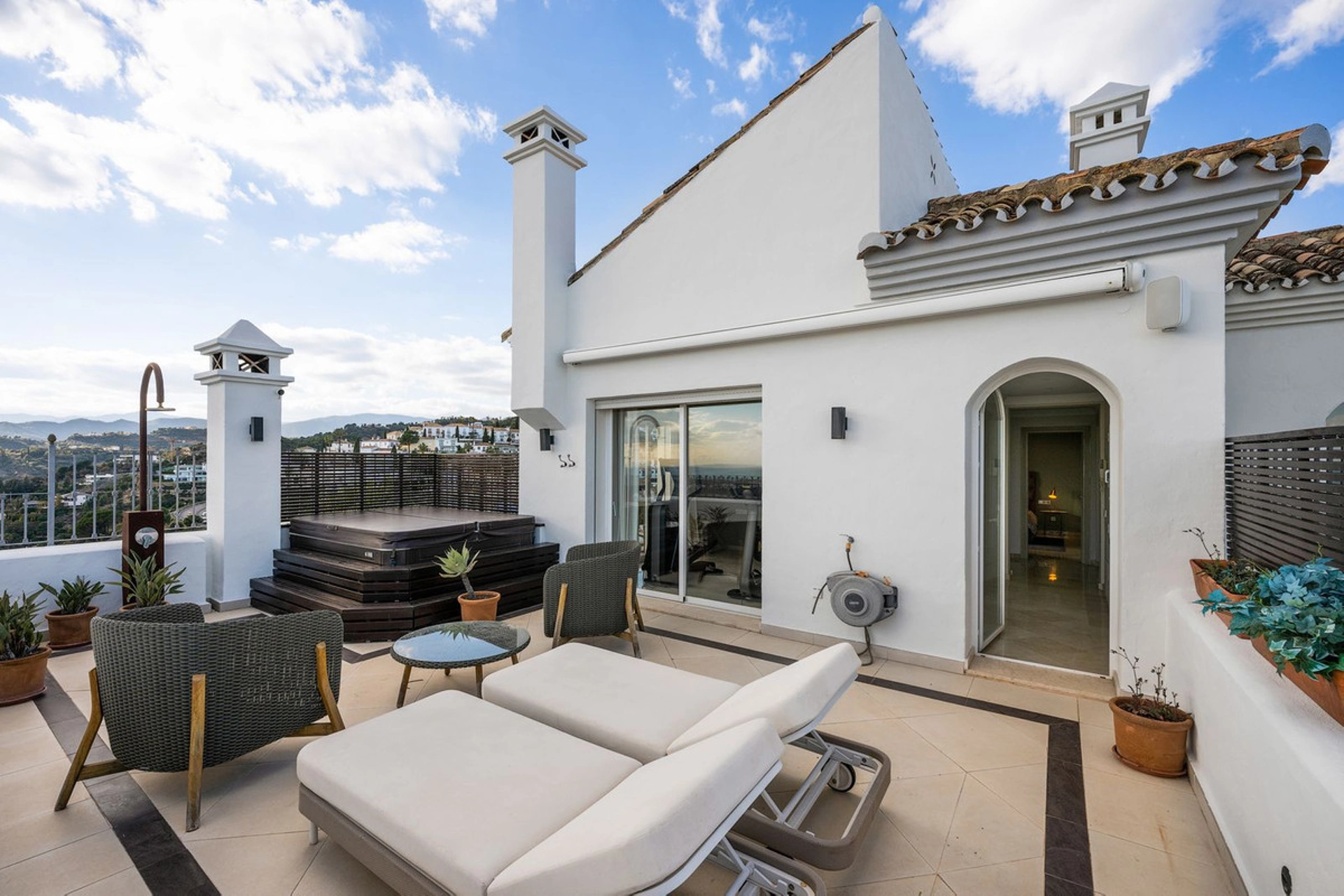 Apartment for sale in Benahavis