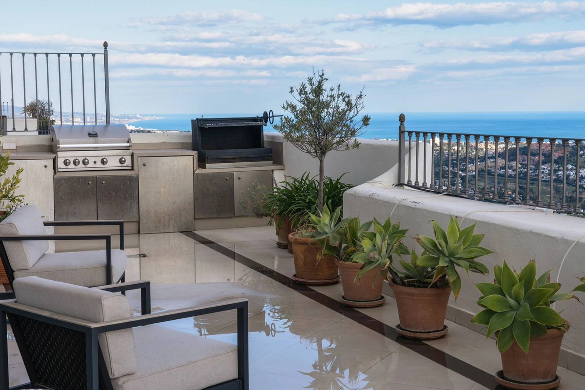 Apartment for sale in Benahavis