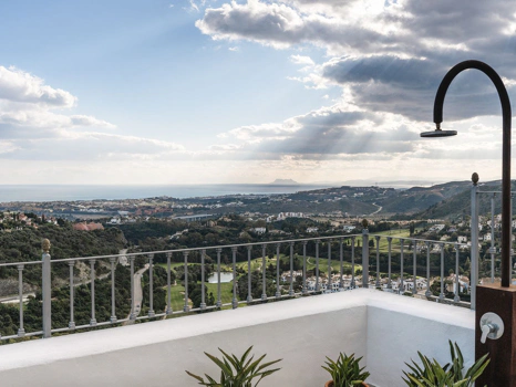 Apartment for sale in Benahavis