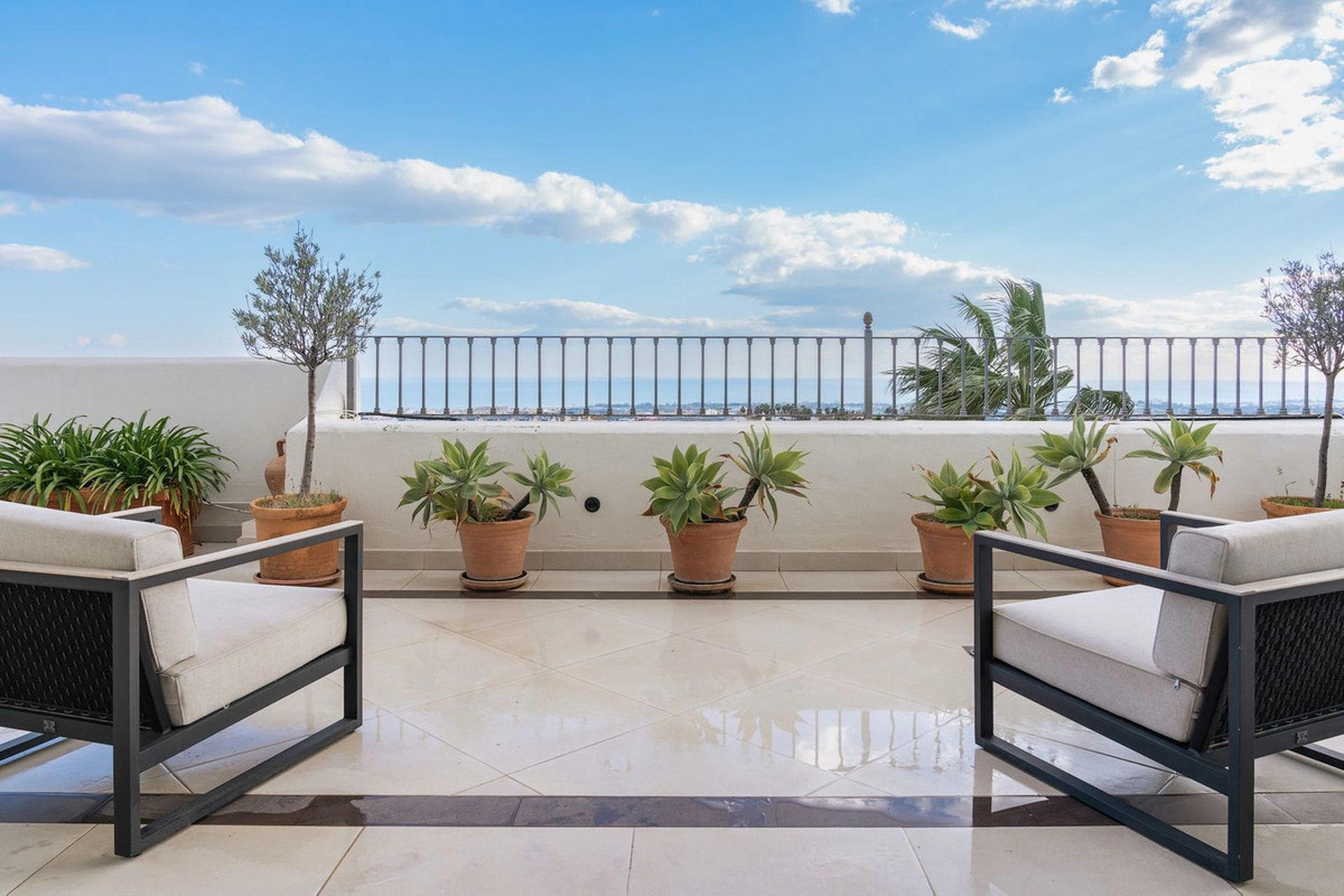 Apartment for sale in Benahavis