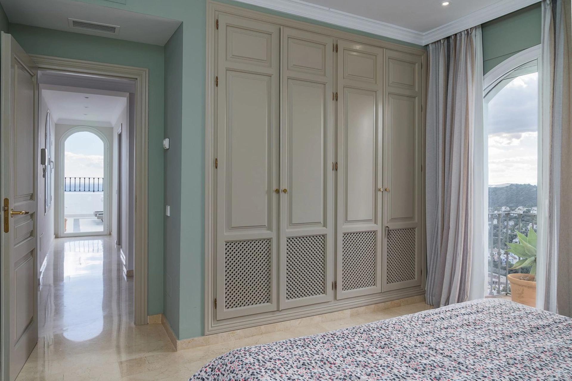 Apartment for sale in Benahavis