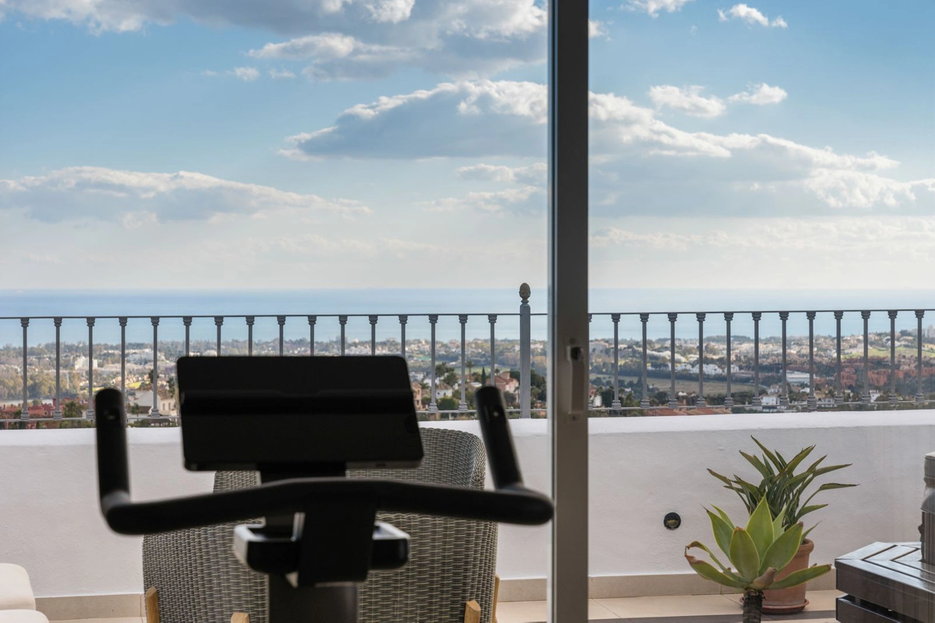 Apartment for sale in Benahavis