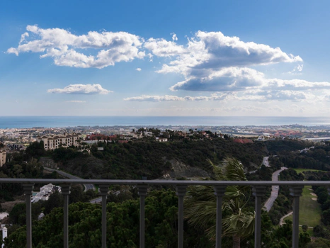 Apartment for sale in Benahavis