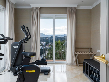 Apartment for sale in Benahavis