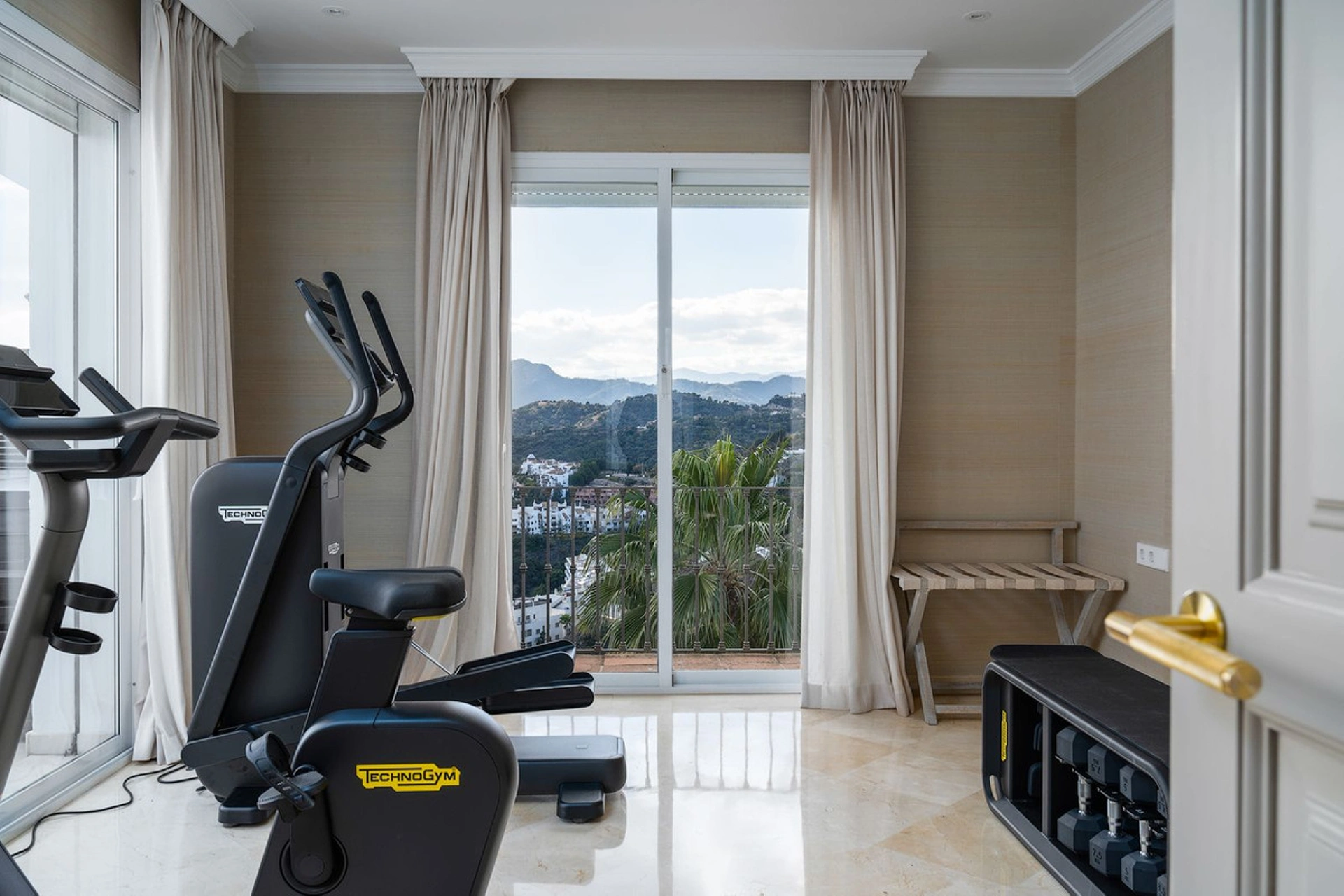 Apartment for sale in Benahavis