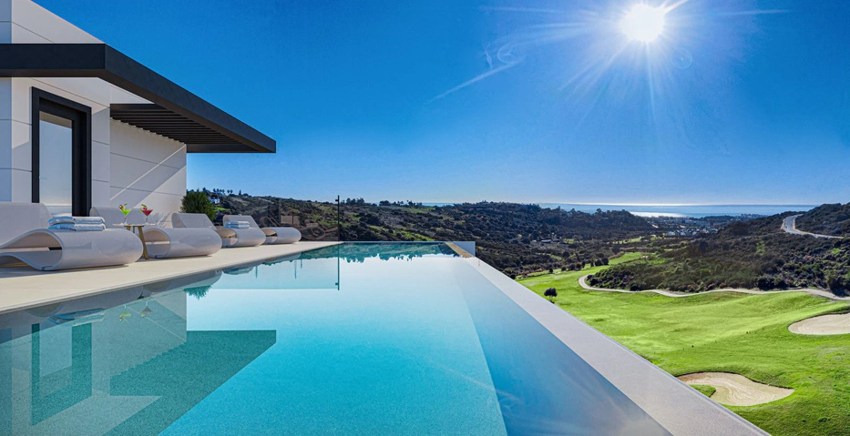 Villa for sale in Estepona