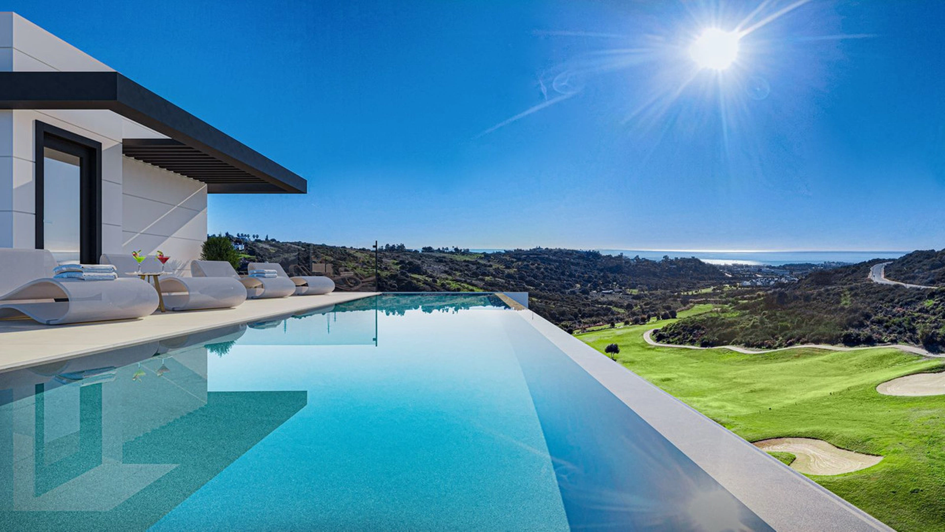 Villa for sale in Estepona