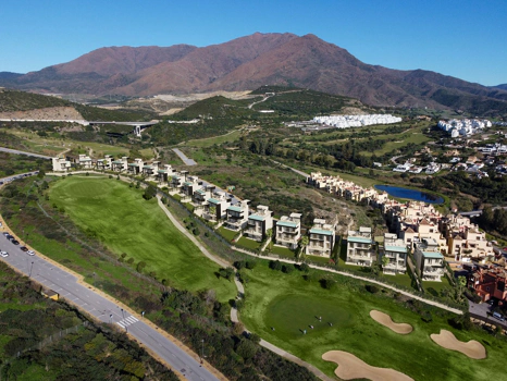 Villa for sale in Estepona
