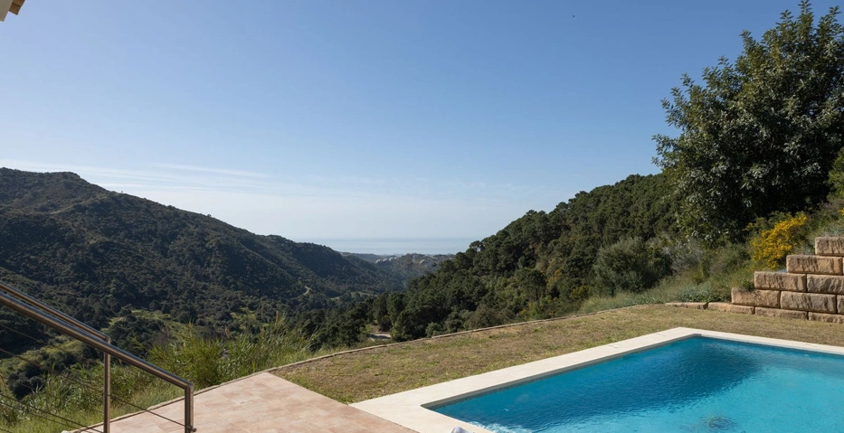 Villa for sale in Benahavis