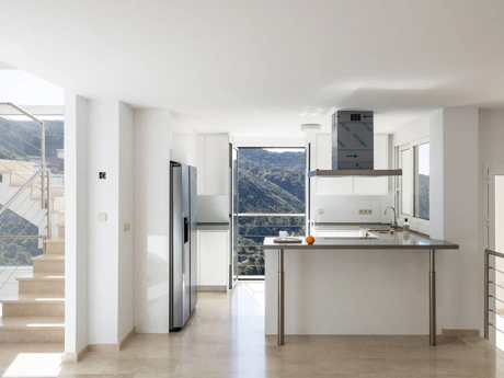 Villa for sale in Benahavis