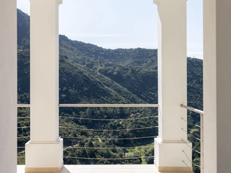 Villa for sale in Benahavis