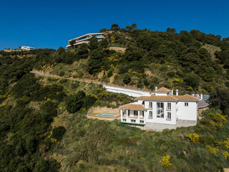 Villa for sale in Benahavis